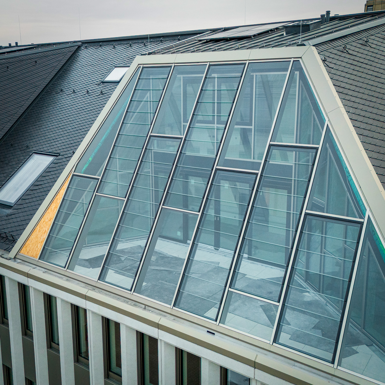 DJI_20250309103020_0007_D_PSD_Palais_260210_007w